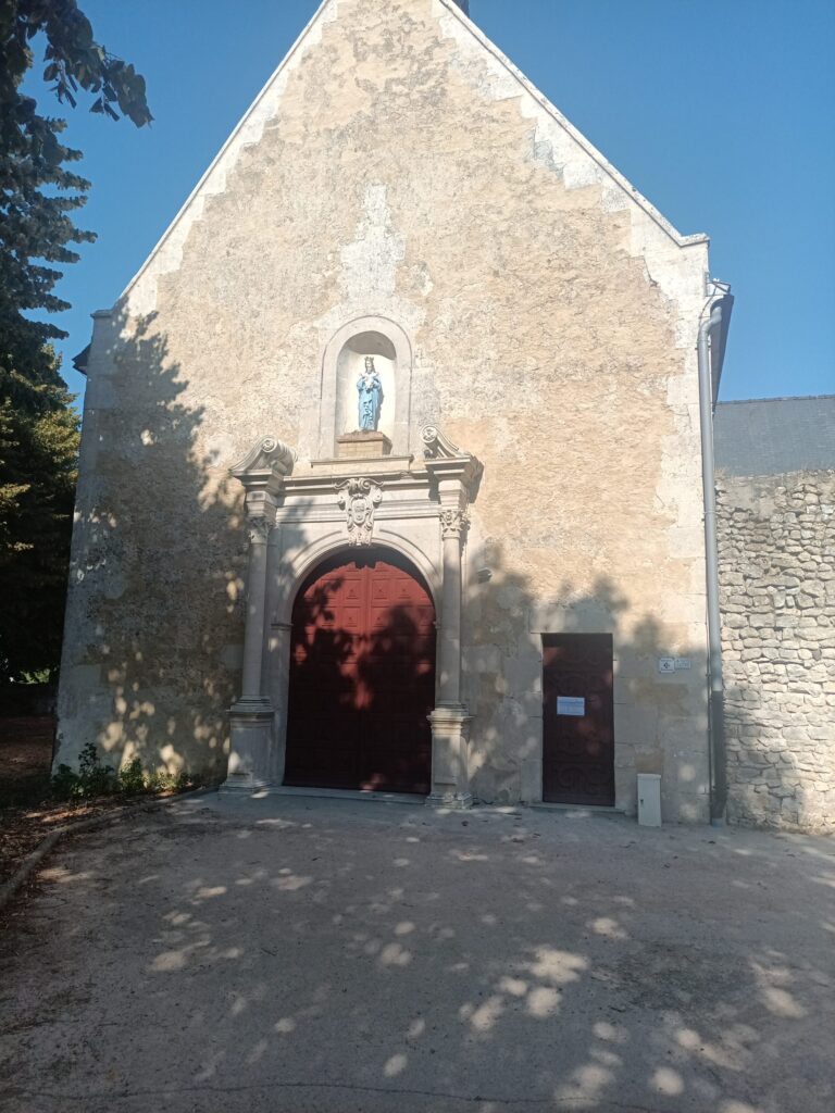 Et la chapelle qui est attenante à la maison et qui fait partie de la propriété.