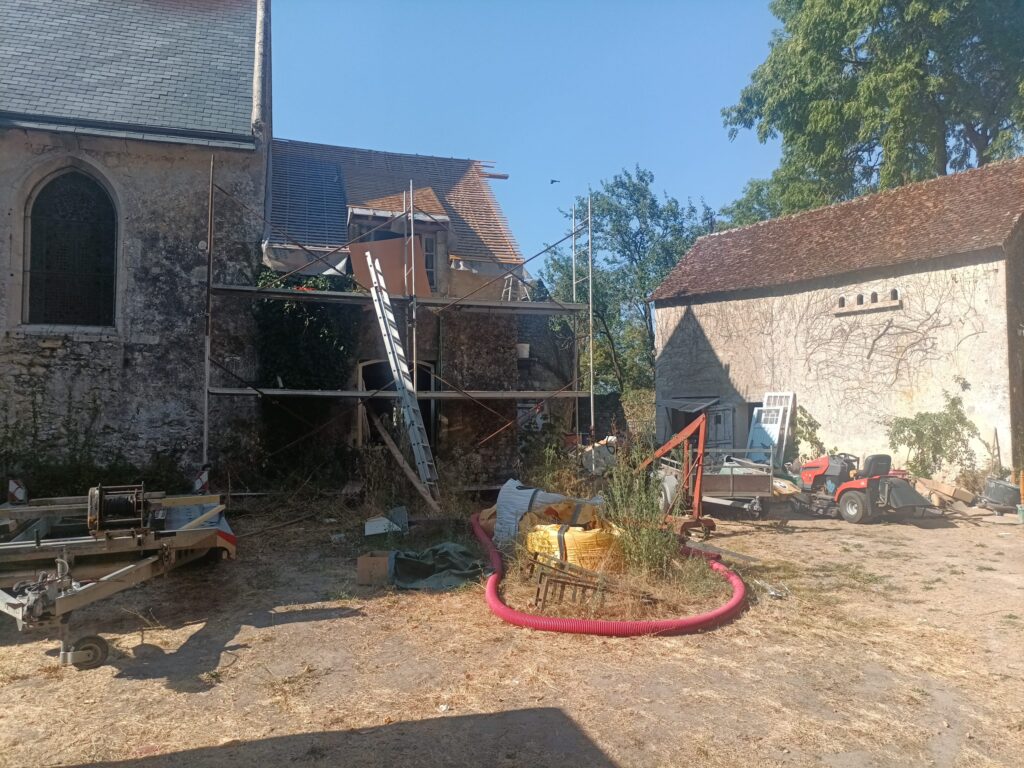 Le presbytère de la chapelle en restauration.