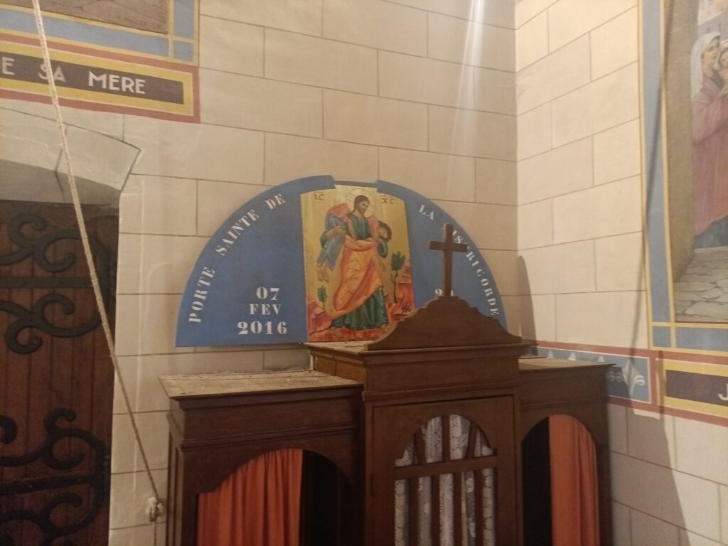 En 2016, le chapelle était reprise comme porte Sainte.